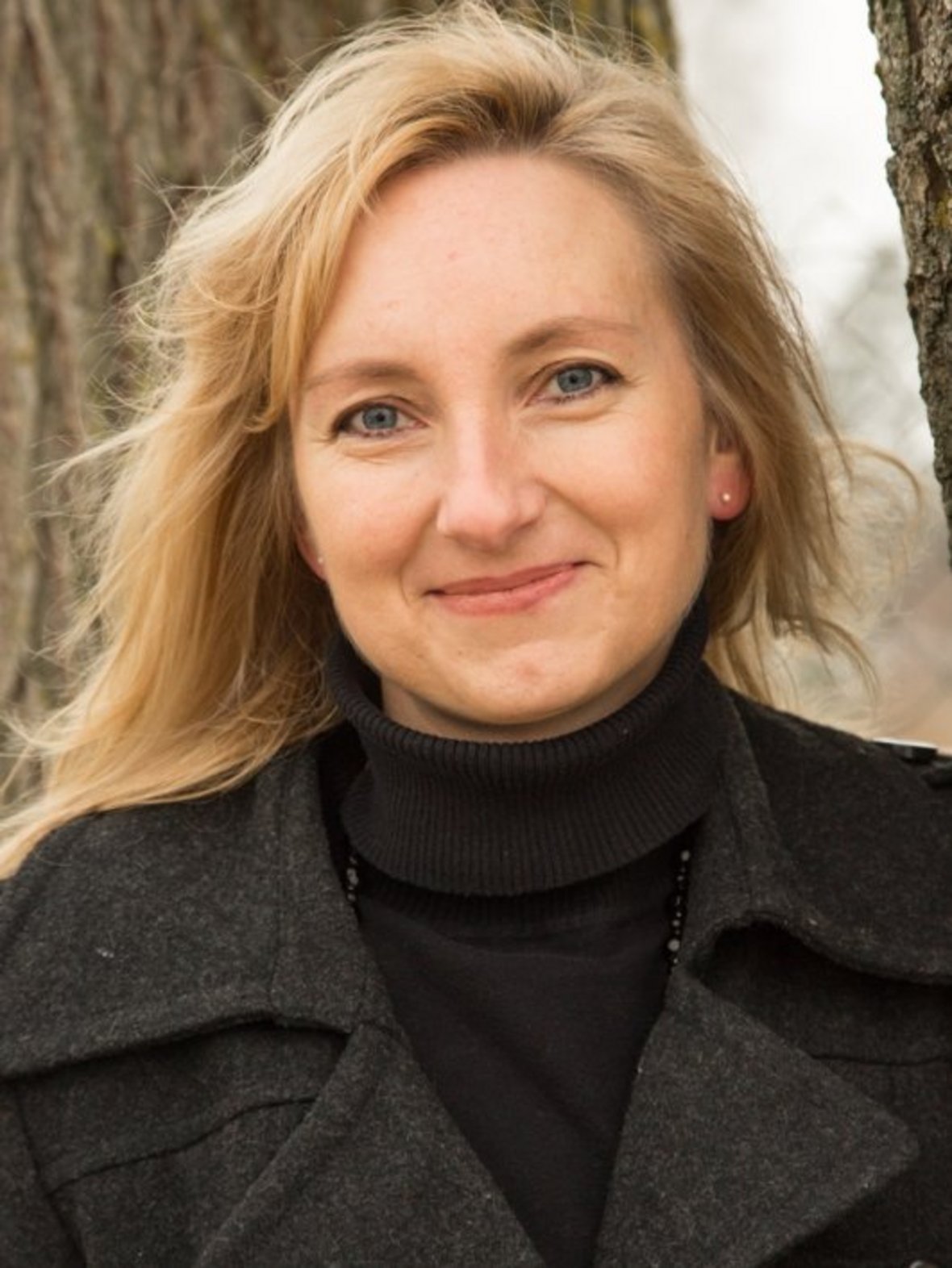 Frau Anja Dördelmann